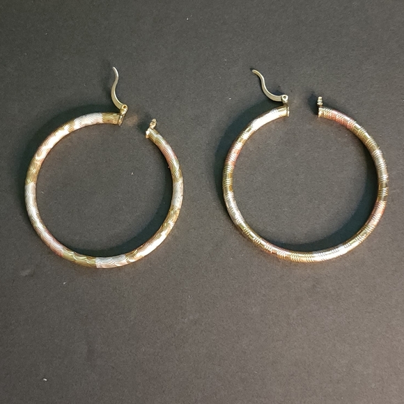๐ 3 for $15 Deal! ๐2 gold color hoop earrings - Picture 2 of 2